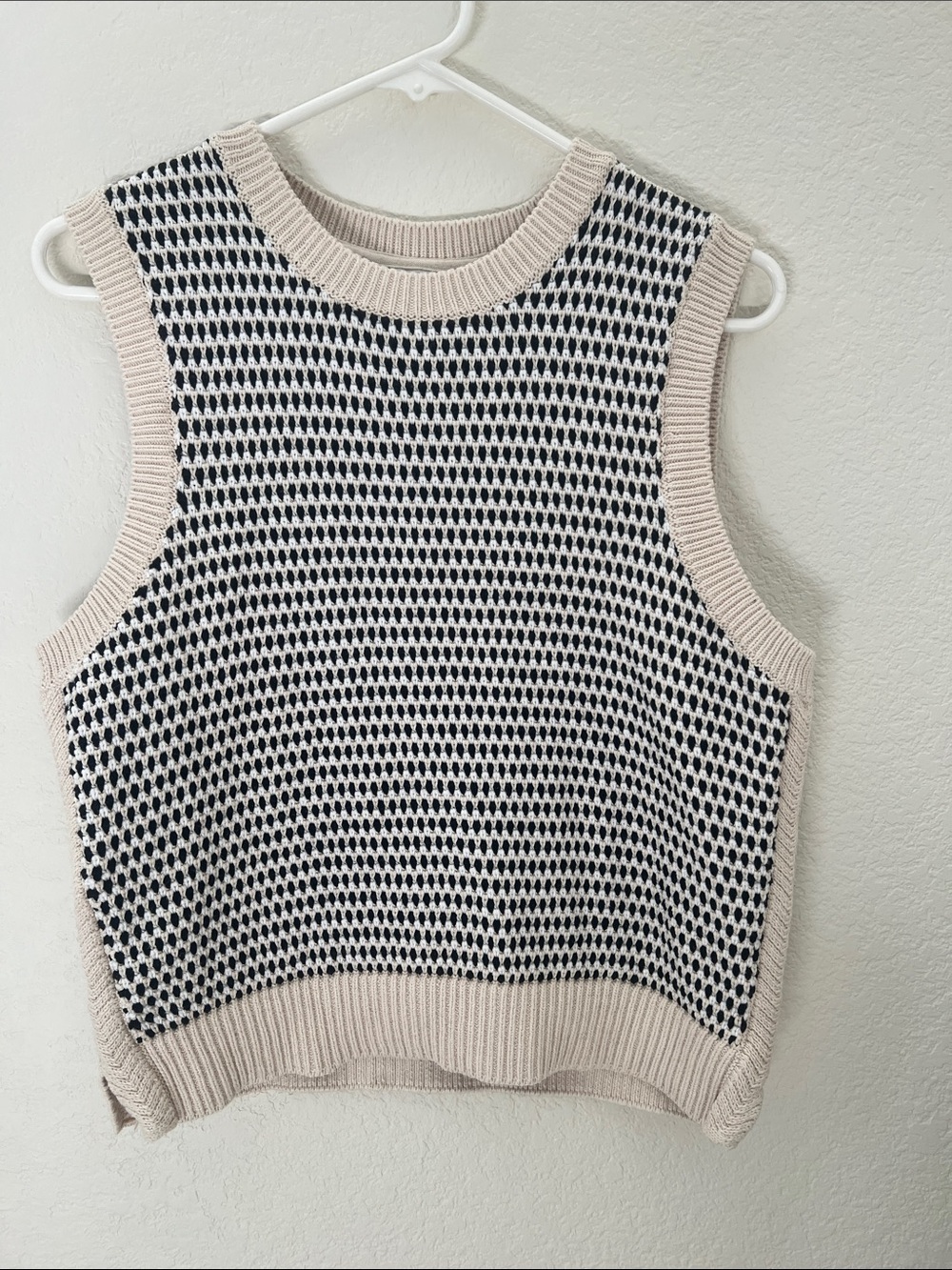Varley Black & Cream Knit Sleeveless Tank / Sweater vest Women's size Medium